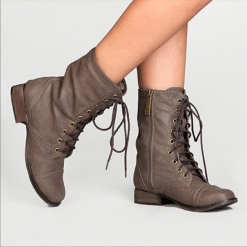 Breckelle's gray combat boots